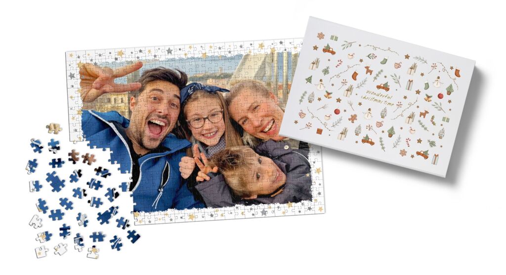 Fast komplett zusammengesetztes Premium Fotopuzzle mit einem persönlichen Familienfoto
